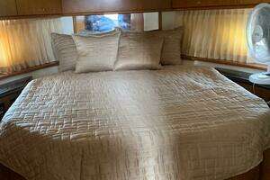 2001 Carver 396 Aft Cabin MY thumbnail 75