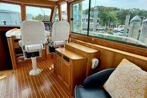 2010 Sabre 40 Sedan thumbnail 16
