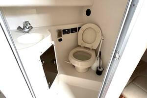 33ft Seaswirl Yacht For Sale