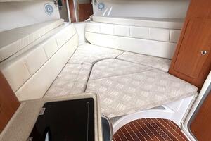 33ft Seaswirl Yacht For Sale
