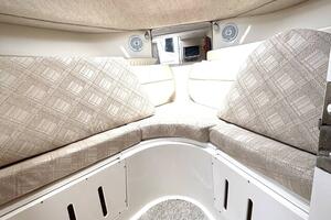 33ft Seaswirl Yacht For Sale