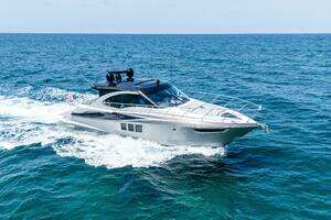 2014 Cruisers Yachts 45 Cantius thumbnail 1