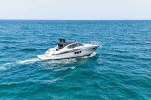 2014 Cruisers Yachts 45 Cantius thumbnail 2