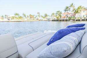 2014 Cruisers Yachts 45 Cantius thumbnail 19