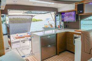 2014 Cruisers Yachts 45 Cantius thumbnail 32