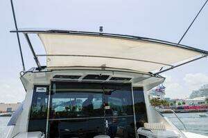 2014 Cruisers Yachts 45 Cantius thumbnail 34