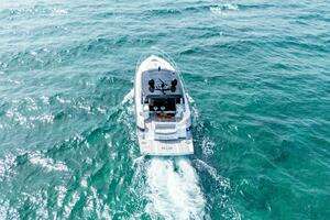 2014 Cruisers Yachts 45 Cantius thumbnail 8