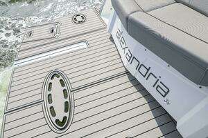 2014 Cruisers Yachts 45 Cantius thumbnail 13