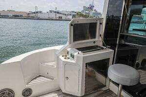 2014 Cruisers Yachts 45 Cantius thumbnail 28