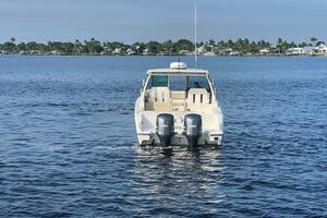Pursuit 32 DC - Stern