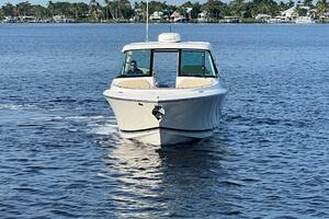 Pursuit 32 DC - Bow