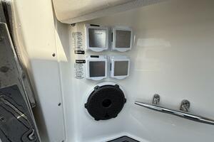 32ft Boston Whaler Yacht For Sale