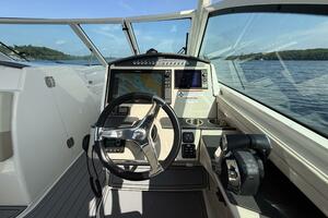 32ft Boston Whaler Yacht For Sale