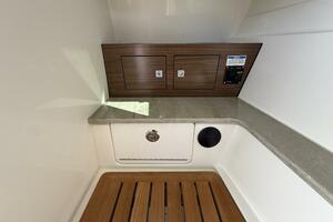 32ft Boston Whaler Yacht For Sale