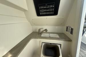 32ft Boston Whaler Yacht For Sale