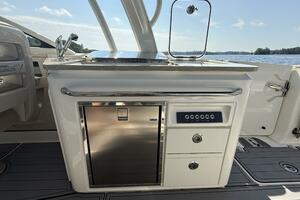 32ft Boston Whaler Yacht For Sale