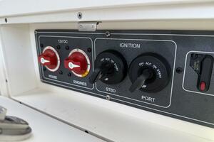 32ft Boston Whaler Yacht For Sale