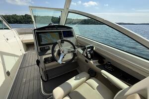 32ft Boston Whaler Yacht For Sale