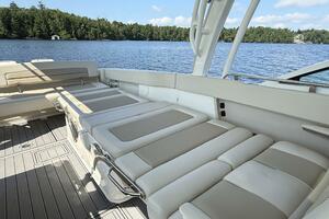 32ft Boston Whaler Yacht For Sale