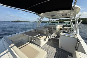 32ft Boston Whaler Yacht For Sale