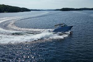 32ft Boston Whaler Yacht For Sale