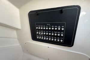 32ft Boston Whaler Yacht For Sale