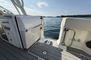 32ft Boston Whaler Yacht For Sale
