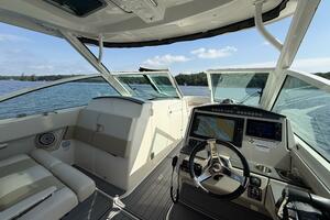 32ft Boston Whaler Yacht For Sale