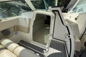 32ft Boston Whaler Yacht For Sale