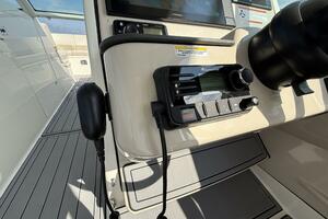 32ft Boston Whaler Yacht For Sale