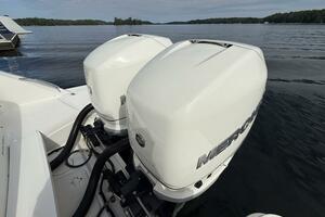 32ft Boston Whaler Yacht For Sale