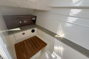 32ft Boston Whaler Yacht For Sale