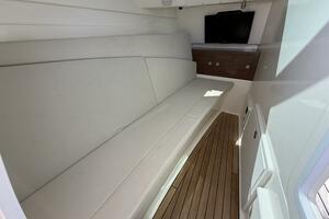 32ft Boston Whaler Yacht For Sale