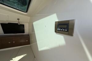 32ft Boston Whaler Yacht For Sale