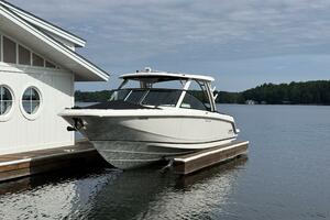 32ft Boston Whaler Yacht For Sale