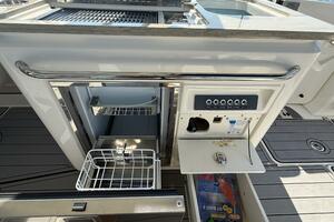 32ft Boston Whaler Yacht For Sale