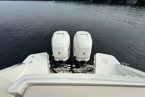 32ft Boston Whaler Yacht For Sale