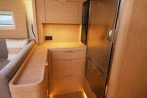 2023 Beneteau Oceanis 60 thumbnail 26