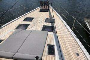 2023 Beneteau Oceanis 60 thumbnail 10