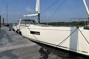 2023 Beneteau Oceanis 60 thumbnail 9