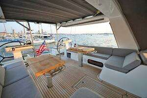 2023 Beneteau Oceanis 60 thumbnail 16