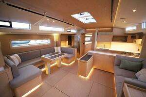 2023 Beneteau Oceanis 60 thumbnail 28