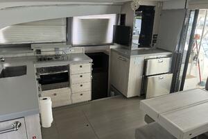 2018 Leopard Power Cat Galley Forward
