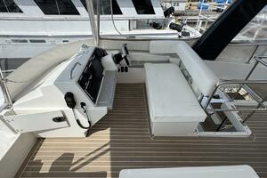 2018 Leopard Power Cat Flybridge Helm