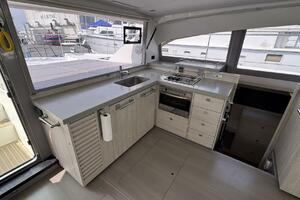 2018 Leopard Power Cat Forward Galley