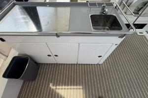 2018 Leopard Power Cat Flybridge Refreshment Center