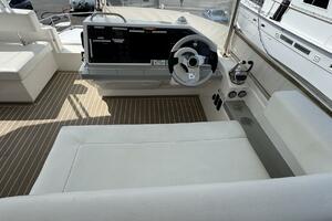 2018 Leopard Power Cat Flybridge Helm