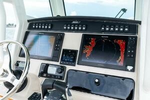 ZOOM 28ft Boston Whaler Yacht For Sale