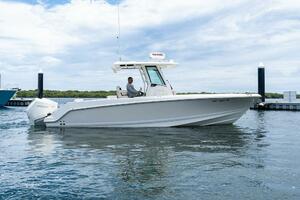 ZOOM 28ft Boston Whaler Yacht For Sale
