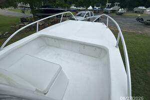 22' Twin Vee foredeck2